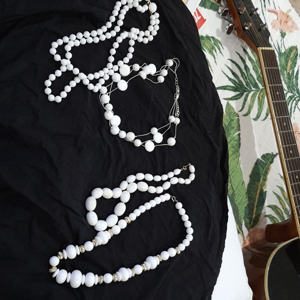 Lot of 4 white necklaces